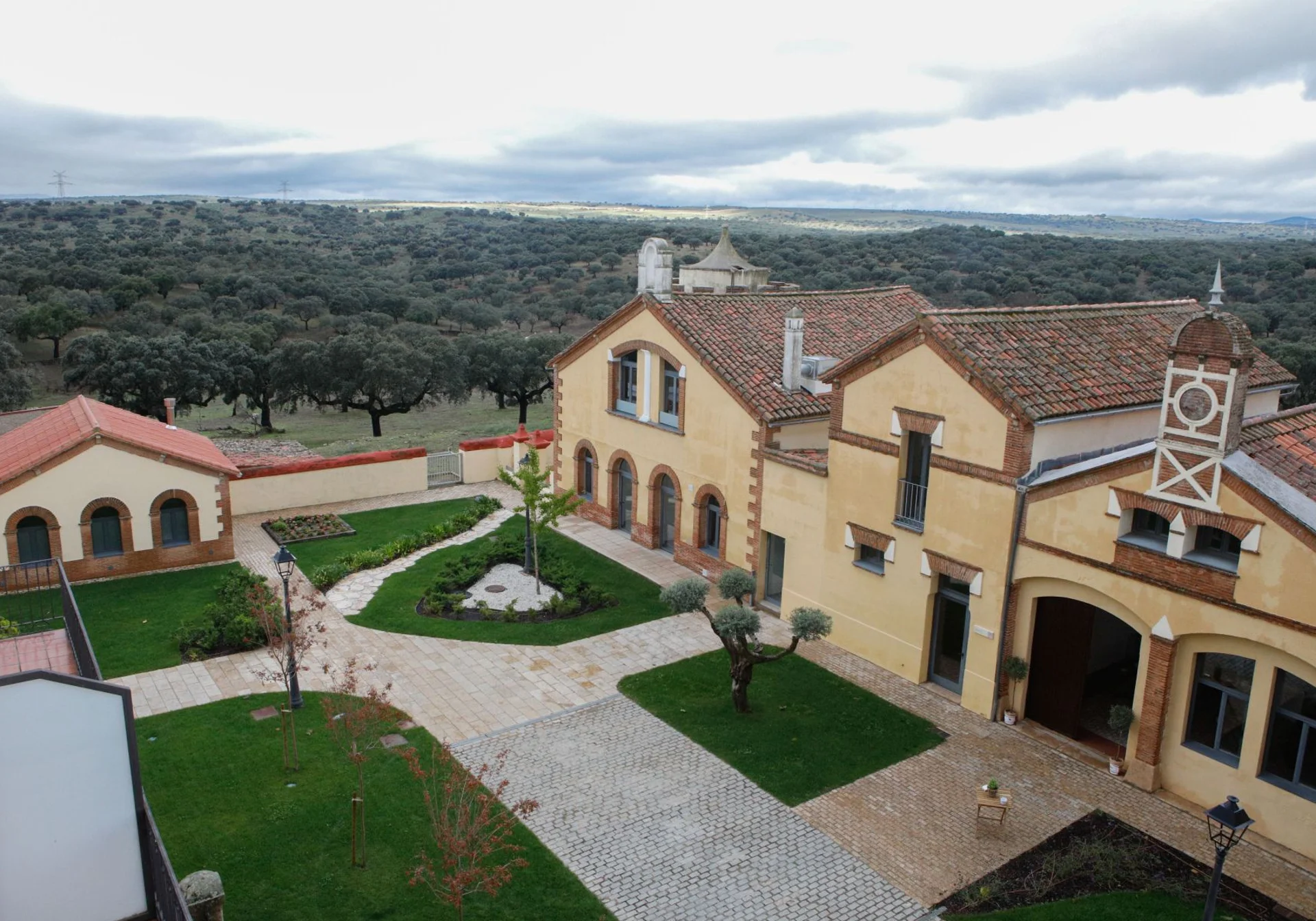 Una empresa extremeña explotará el hotel rural de la Diputación en Monfragüe