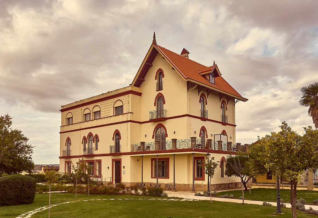 Vista del Hotel Haza de la Concepción en Monfragüe, alojamiento ideal para quienes visitan la FIO